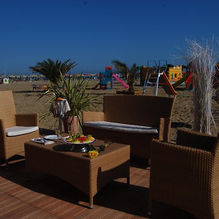 Hotel Imperial Beach Rimini Esterno foto