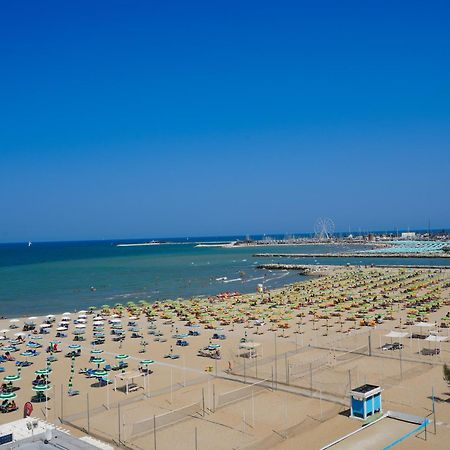 Hotel Imperial Beach Rimini Esterno foto
