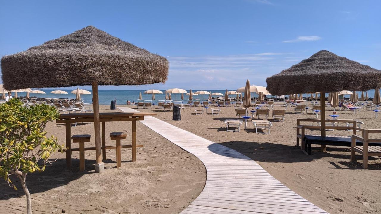 Hotel Imperial Beach Rimini Esterno foto