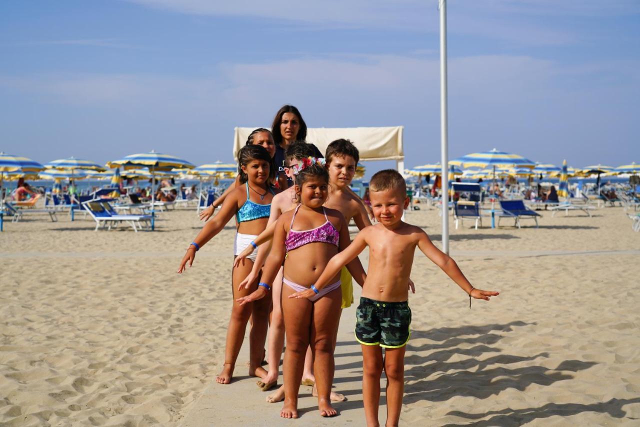 Hotel Imperial Beach Rimini Esterno foto