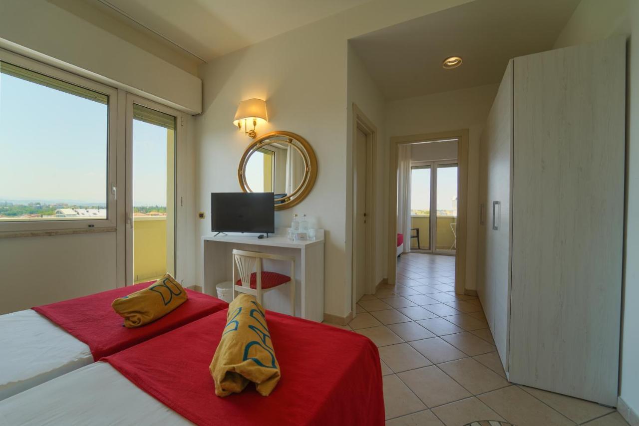 Hotel Imperial Beach Rimini Esterno foto
