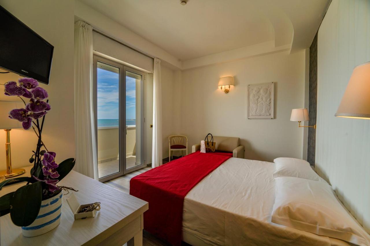 Hotel Imperial Beach Rimini Esterno foto