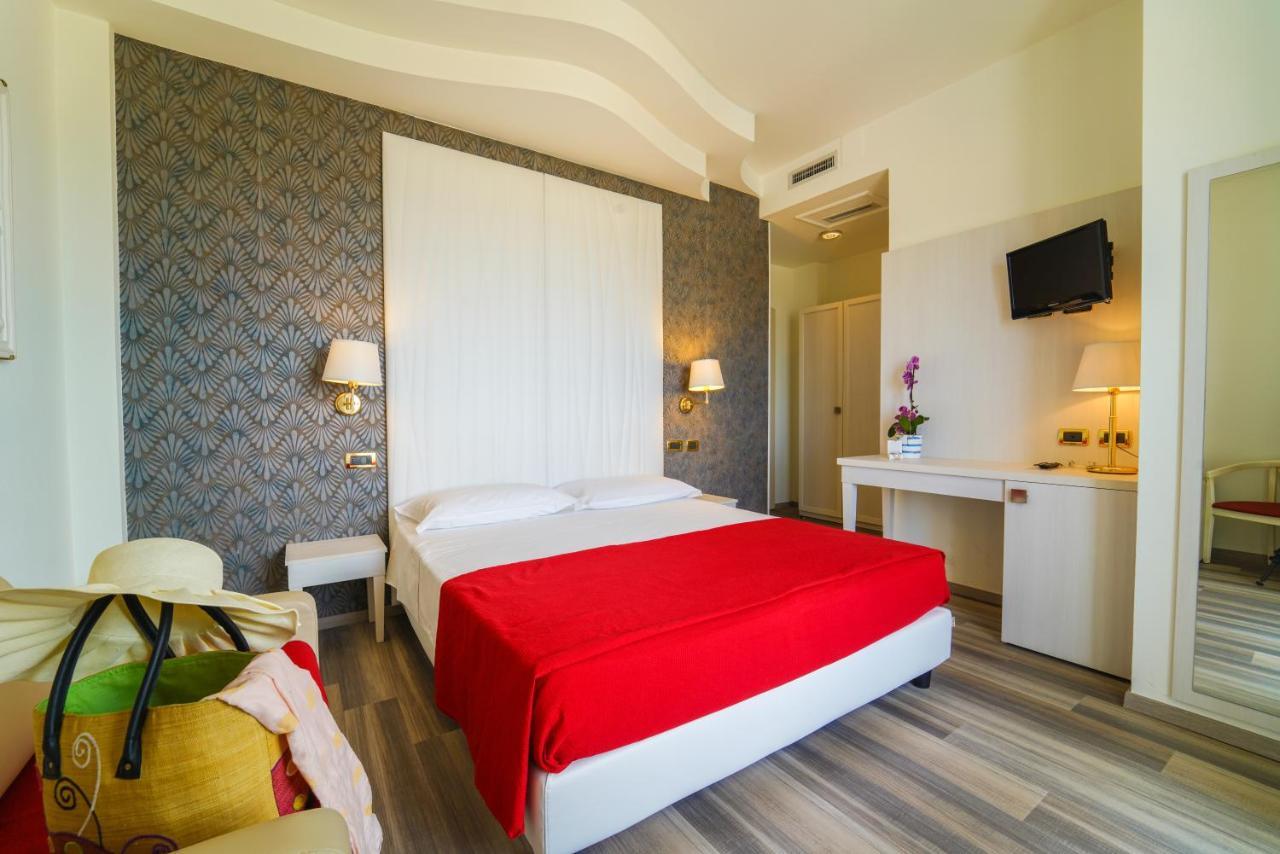 Hotel Imperial Beach Rimini Esterno foto