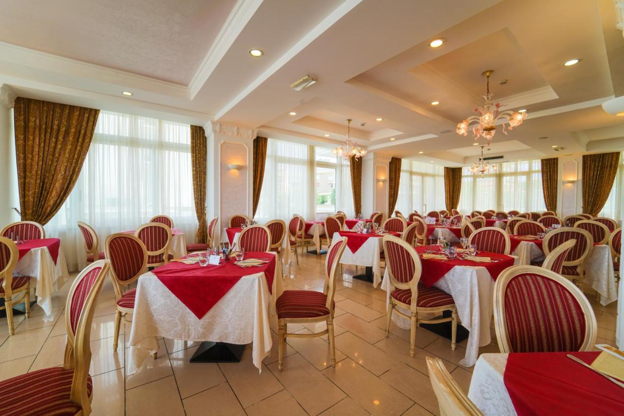 Hotel Imperial Beach Rimini Esterno foto