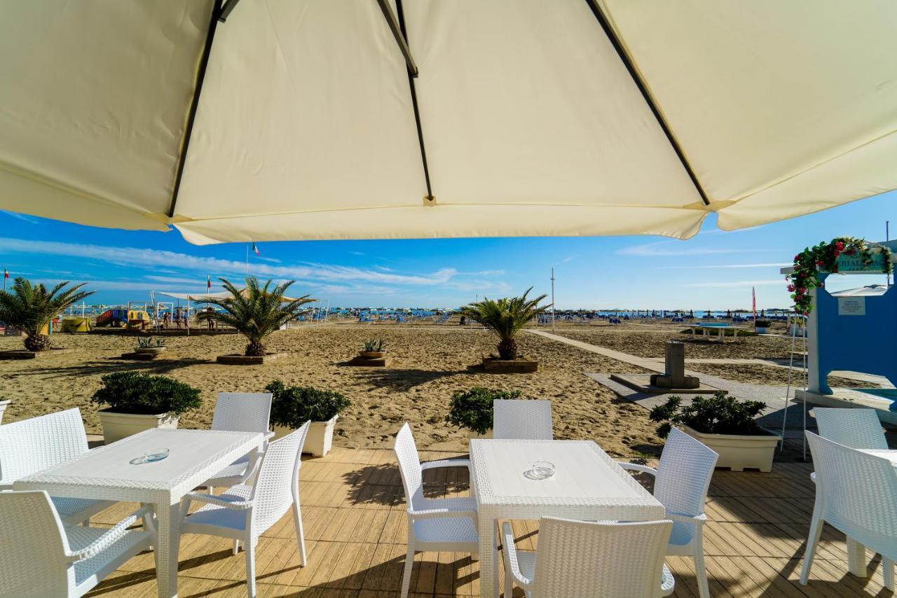 Hotel Imperial Beach Rimini Esterno foto