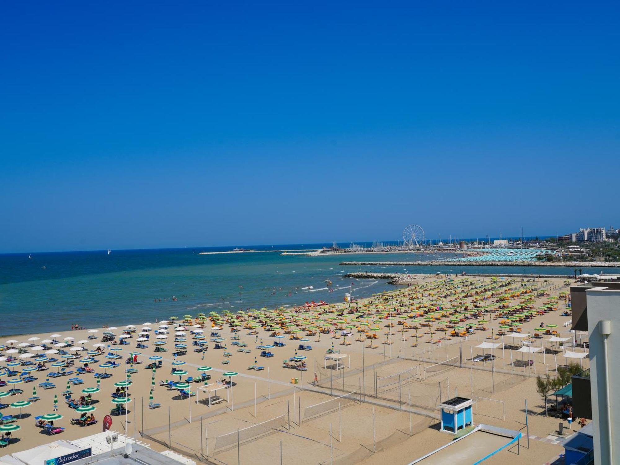 Hotel Imperial Beach Rimini Esterno foto